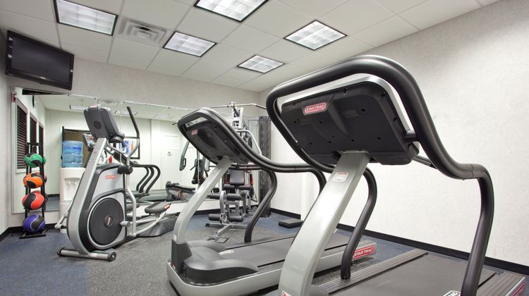 Holiday Inn Express/Stes Akron Reg Arpt Health Club