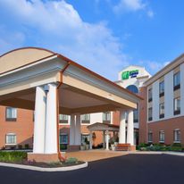 Holiday Inn Express/Stes Akron Reg Arpt