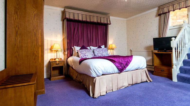 <b>Ivy Bush Royal Hotel Suite</b>. Images powered by <a href="https://www.leonardoworldwide.com/" title="Leonardo Worldwide" target="_blank">Leonardo</a>.