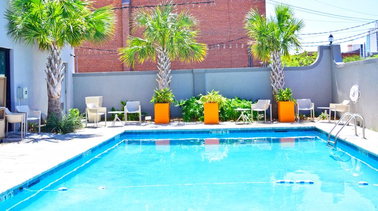 Holiday Inn Alexandria Downtown Pool