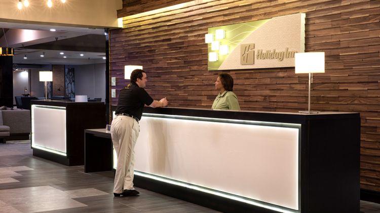 Holiday Inn Alexandria Downtown Lobby