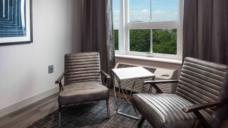 <b>Holiday Inn Express Boston South-Quincy Room</b>. Images powered by <a href="https://www.leonardoworldwide.com/" title="Leonardo Worldwide" target="_blank">Leonardo</a>.