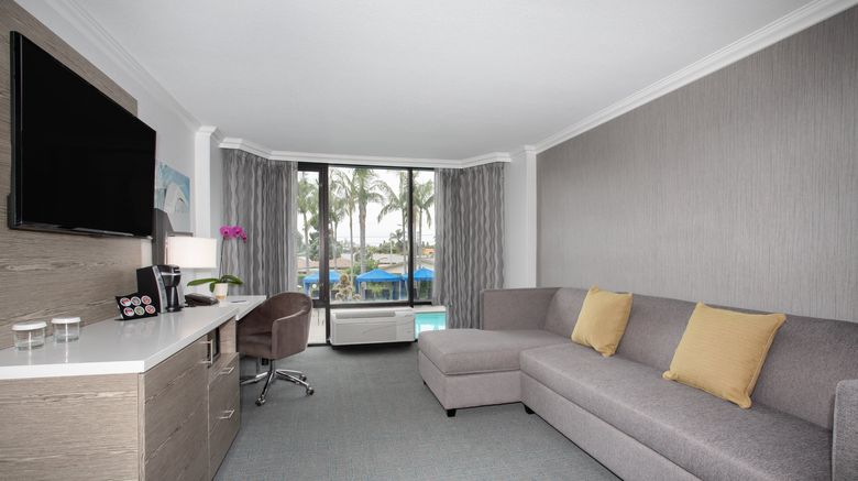 <b>Crowne Plaza Costa Mesa Suite</b>. Images powered by <a href="https://www.leonardoworldwide.com/" title="Leonardo Worldwide" target="_blank">Leonardo</a>.