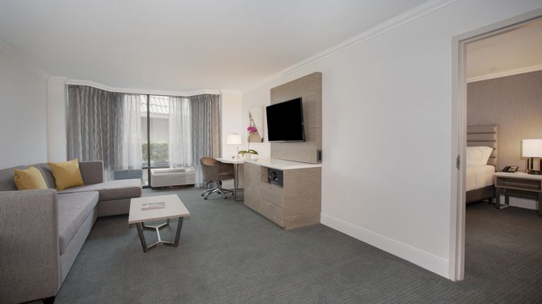 <b>Crowne Plaza Costa Mesa Suite</b>. Images powered by <a href="https://www.leonardoworldwide.com/" title="Leonardo Worldwide" target="_blank">Leonardo</a>.