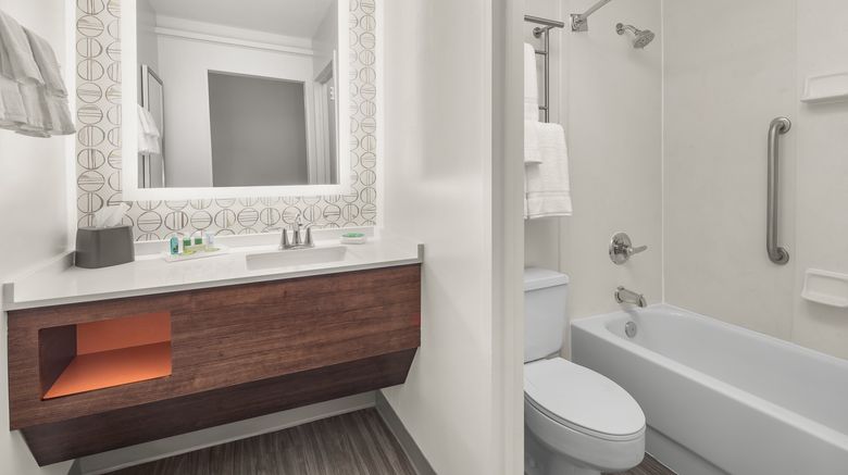 <b>Holiday Inn Riverview Room</b>. Images powered by <a href="https://www.leonardoworldwide.com/" title="Leonardo Worldwide" target="_blank">Leonardo</a>.