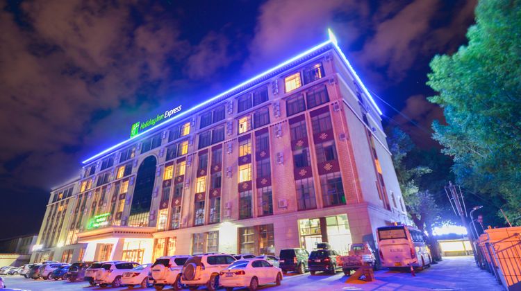 Holiday Inn Express Lhasa Potala Palace Exterior