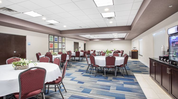 Holiday Inn Express & Suites Glasgow Meeting