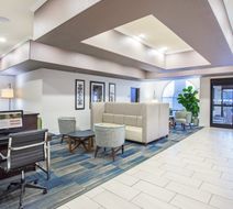 Holiday Inn Express & Suites Glasgow Lobby