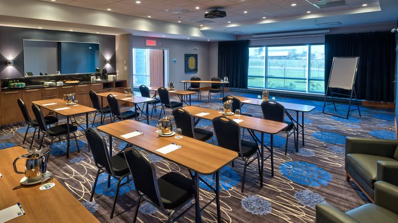 <b>Holiday Inn Express & Suites Vaudreuil Meeting</b>. Images powered by <a href="https://www.leonardoworldwide.com/" title="Leonardo Worldwide" target="_blank">Leonardo</a>.