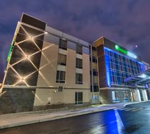 Holiday Inn Express & Suites Vaudreuil Exterior