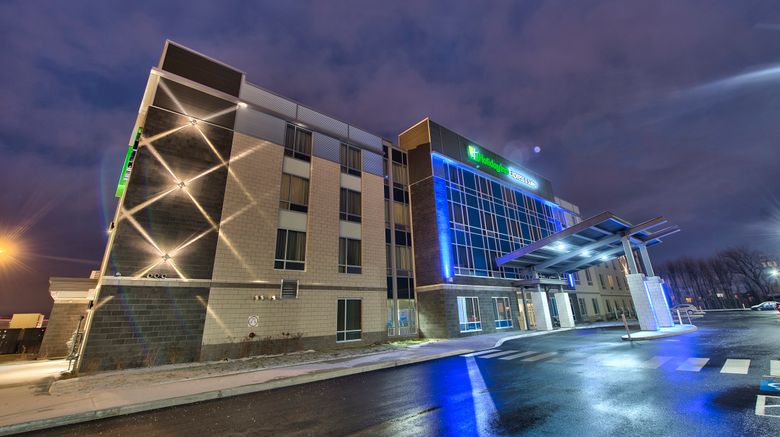 <b>Holiday Inn Express & Suites Vaudreuil Exterior</b>. Images powered by <a href="https://www.leonardoworldwide.com/" title="Leonardo Worldwide" target="_blank">Leonardo</a>.