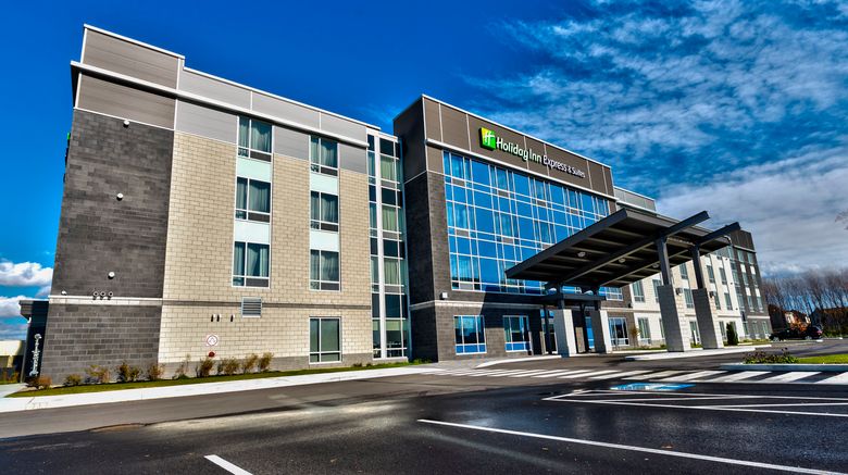 Holiday Inn Express  and  Suites Vaudreuil Exterior. Images powered by <a href="https://www.leonardoworldwide.com" target="_blank" rel="noopener">Leonardo</a>.