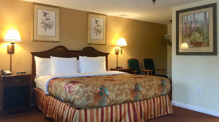 Scottish Inn Sturbridge Room