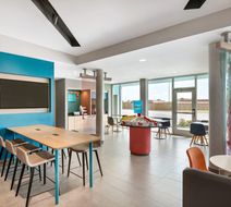 avid hotel Tulsa South-Medical District Lobby
