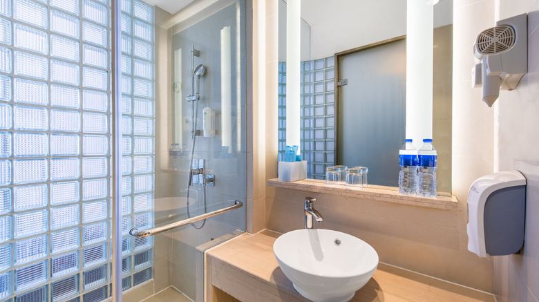 <b>Holiday Inn Express Zhengzhou Airport Room</b>. Images powered by <a href="https://www.leonardoworldwide.com/" title="Leonardo Worldwide" target="_blank">Leonardo</a>.