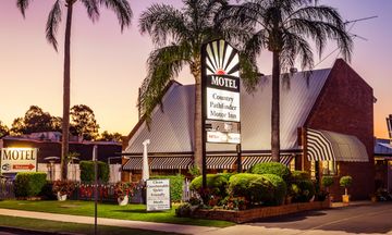 Country Pathfinder Motor Inn