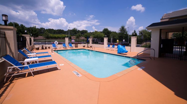 Holiday Inn Express Hotel/Stes Atlanta E Pool