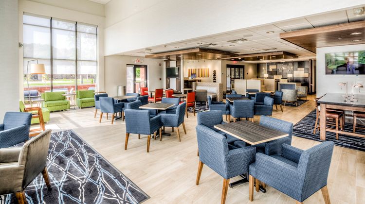 Holiday Inn Express & Suites Cleveland W Restaurant