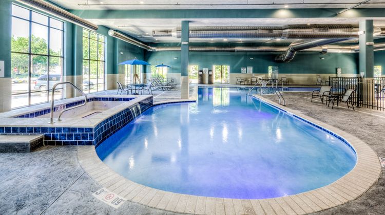 Holiday Inn Express & Suites Cleveland W Pool