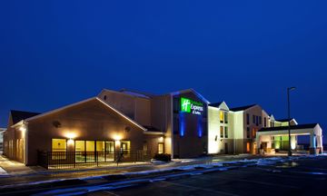 Holiday Inn Express & Suites Cleveland