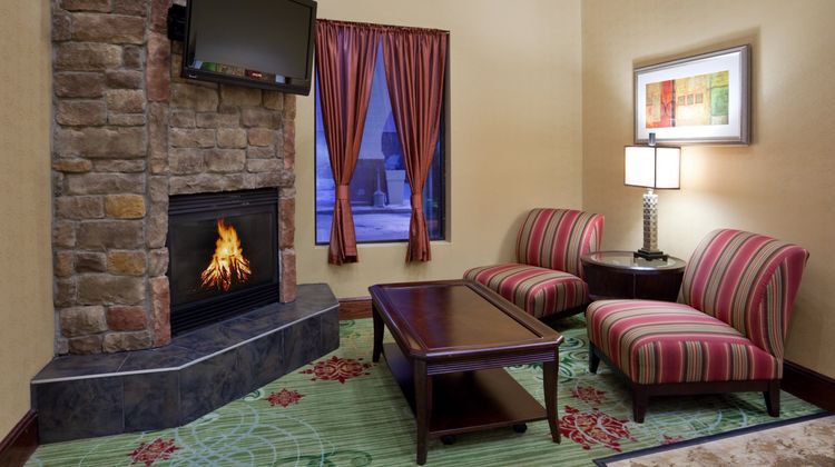 Holiday Inn Express & Suites Cleveland Lobby