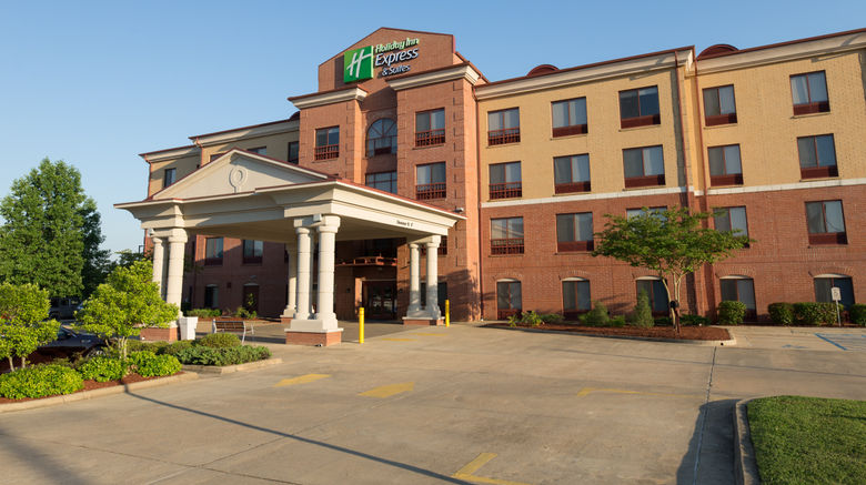 Holiday Inn Express Hotel  and  Suites Exterior. Images powered by <a href="https://www.leonardoworldwide.com" target="_blank" rel="noopener">Leonardo</a>.