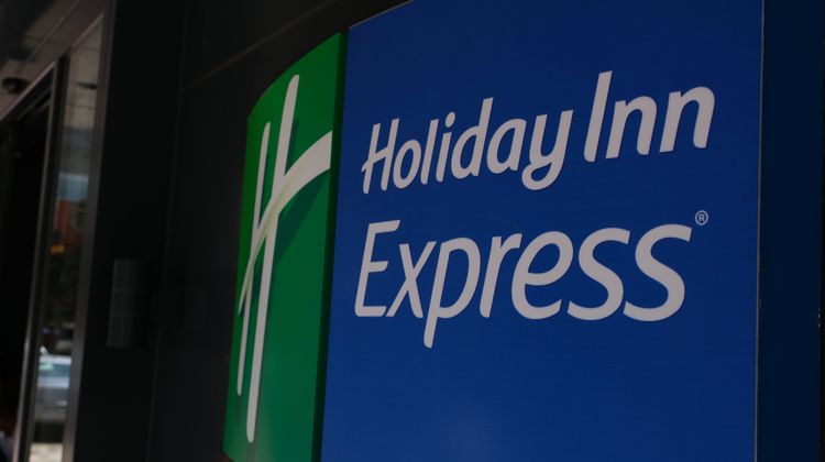Holiday Inn Express Atakoy Metro Exterior