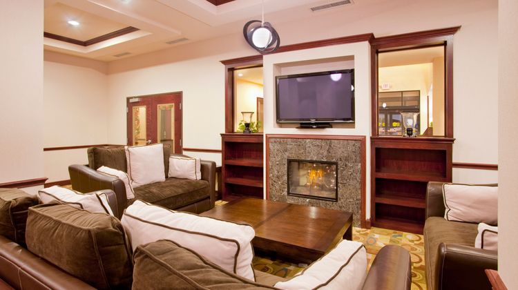 Holiday Inn Express & Suites North Lobby