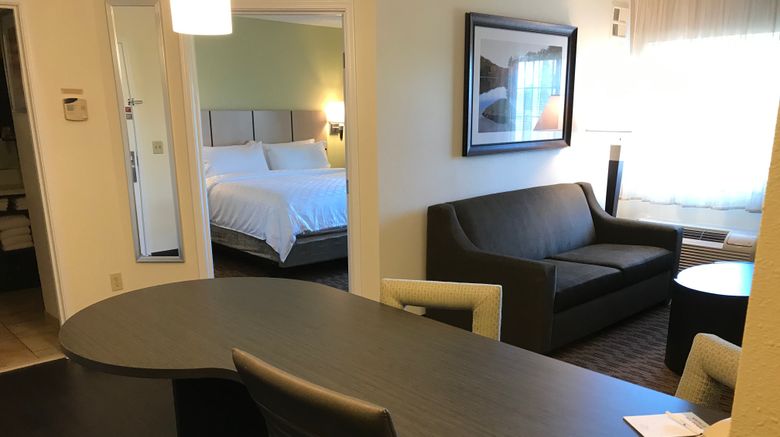 <b>Candlewood Suites Suite</b>. Images powered by <a href="https://www.leonardoworldwide.com/" title="Leonardo Worldwide" target="_blank">Leonardo</a>.