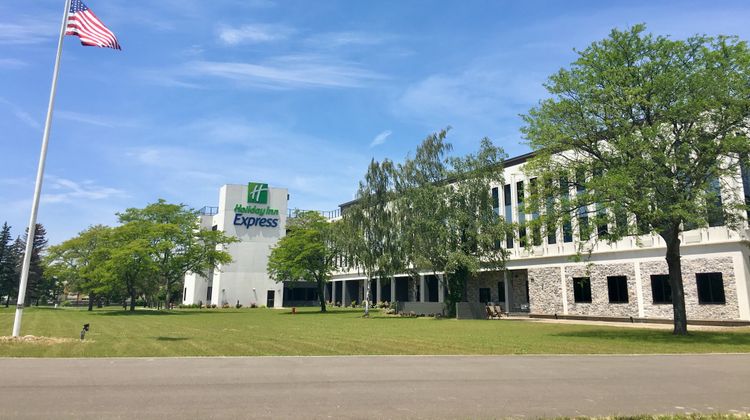 Holiday Inn Express Grand Island Exterior