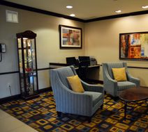 Holiday Inn Express/Suites Youngstown W Lobby