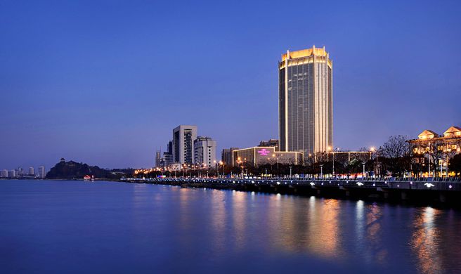 Crowne Plaza Zhenjiang Exterior