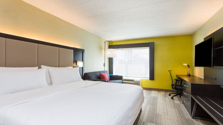 Holiday Inn Express Lorton Room