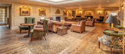 The Swan's Nest Lobby