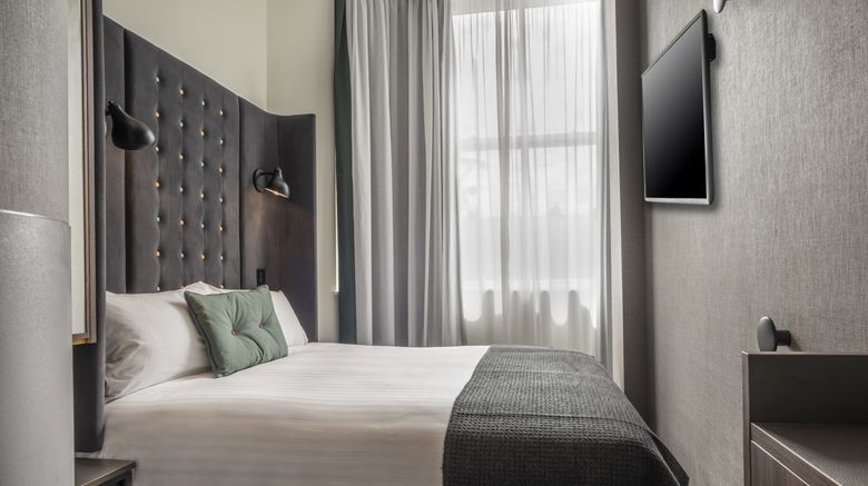 <b>Point A London Kensington Room</b>. Images powered by <a href="https://www.leonardoworldwide.com/" title="Leonardo Worldwide" target="_blank">Leonardo</a>.