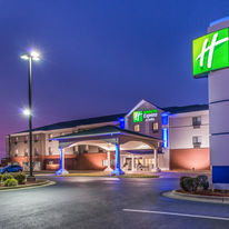 Holiday Inn Express Hotel & Suites