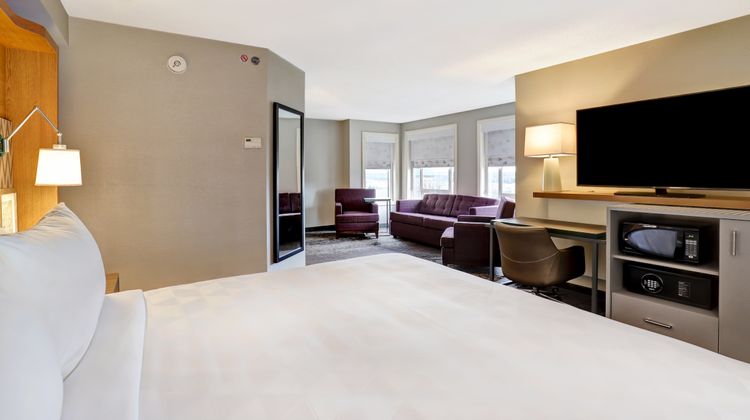Holiday Inn Downtown Parliament Hill Room