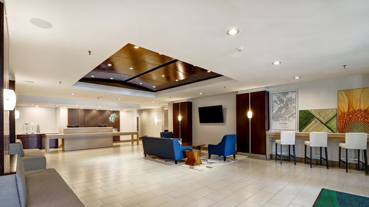 Holiday Inn Downtown Parliament Hill Lobby