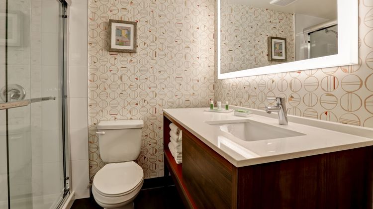 Holiday Inn Downtown Parliament Hill Room