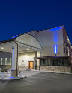 Holiday Inn Express Brook Park