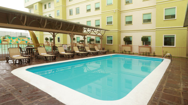 Staybridge Suites Queretaro Pool