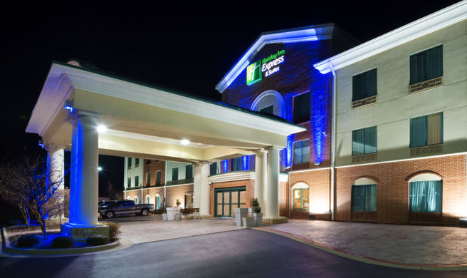 Holiday Inn Express Hotel & Suites Exterior