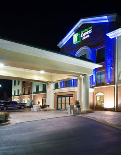Holiday Inn Express Hotel & Suites