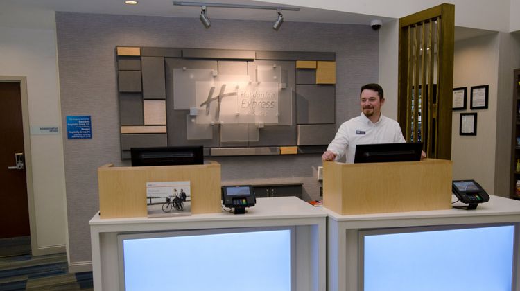 Holiday Inn Express Blacksburg Lobby