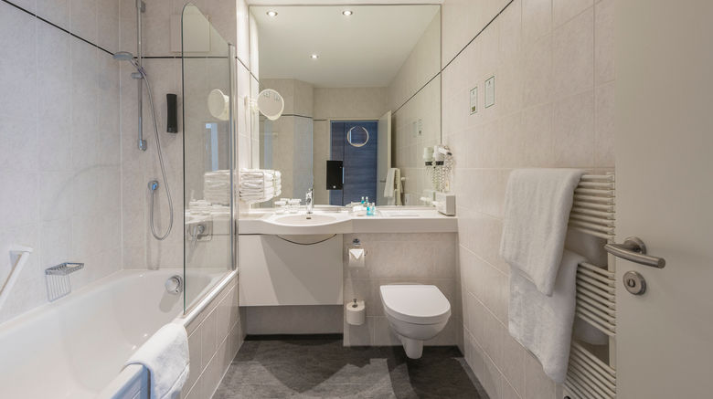 <b>Holiday Inn Munich-Unterhaching Room</b>. Images powered by <a href="https://www.leonardoworldwide.com/" title="Leonardo Worldwide" target="_blank">Leonardo</a>.