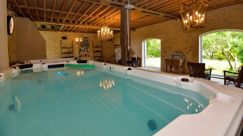 <b>Hotel Tour d'Auvergne Pool</b>. Images powered by <a href="https://www.leonardoworldwide.com/" title="Leonardo Worldwide" target="_blank">Leonardo</a>.