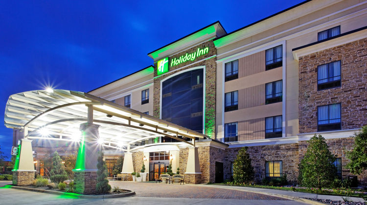 Holiday Inn Arlington-Northeast Exterior