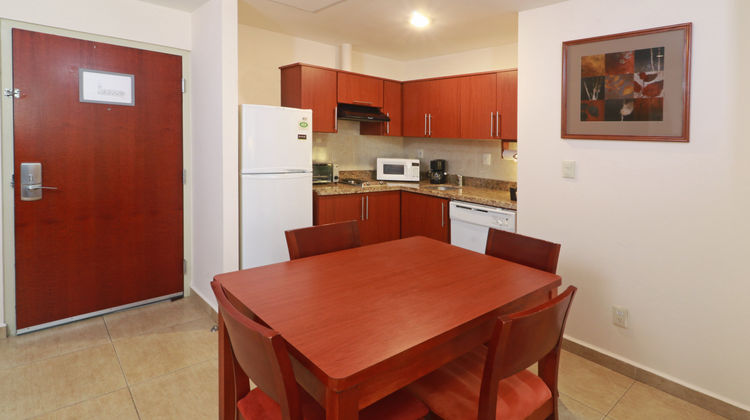 Staybridge Suites Queretaro Room