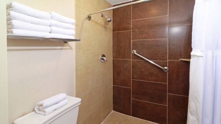Staybridge Suites Queretaro Room
