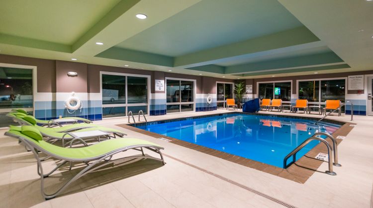 Holiday Inn Express & Suites Southaven Pool